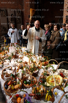 Swiecenie pokarmow w bazylice sw. Brygidy w Gdansku....