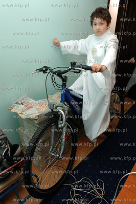 Aleksander z Koscierzyny wlasnie wrocil z kosciola,...