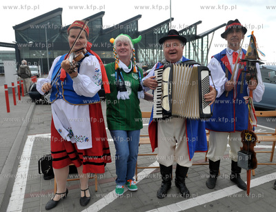 Gdansk, Rebiechowo. Kibice z Irlandii przylatuja do...