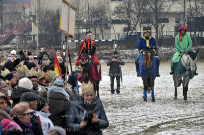 Orszak Trzech Kroli w Zukowie na Kaszubach. 6.01.2013...