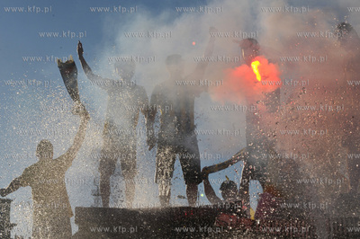 Gdynia swietuje awans Arki do ekstraklasy na skwerze...