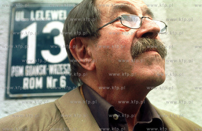 Gunter Grass w Gdansku Wrzeszczu przy swoim domu na...