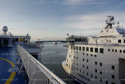 Prom armatora Finnlines kursjacy na trasie Travemunde...