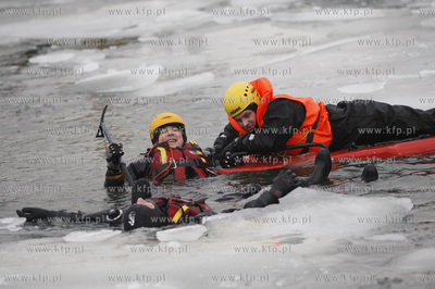 Gdynski Basen Jachtowy. Strazacy Jednostki Ratowniczo...