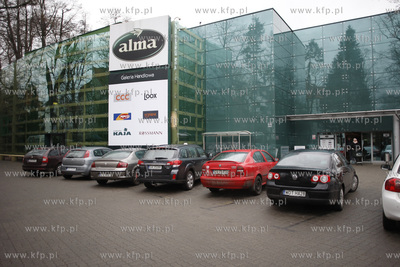 Sopot. Delikatesy Alma przy ul Sikorskiego.
25.03.2011
fot....