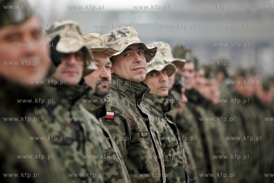 Uroczystosc powitania zolnierzy 49. Bazy Lotniczej...