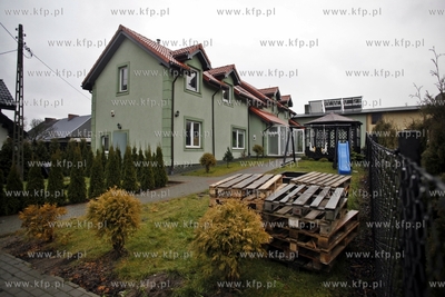 Pierwsze wyburzenia budynkow na trasie Pomorskiej Kolei...