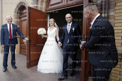 Slub Agnieszki Dabkowskiej i Wojtka Figurskiego w kosciele...