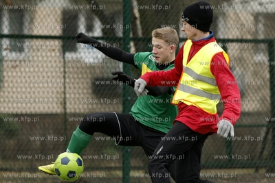 Gdansk Zaspa. Pilkarski turniej dzikich druzyn Do przerwy...