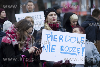 Międzynarodowy Strajk Kobiet. Przemarsz ulicami Gdańska....