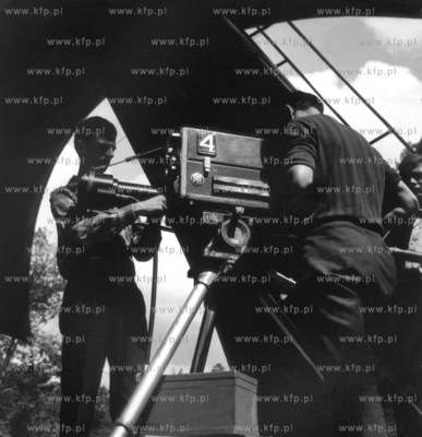 Operatorzy kamer przygotowujacy sie do transmisji Festiwalu...