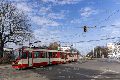 Tramwaj Duewag N8C na al. Hallera 10.03.2024 fot. Paweł...