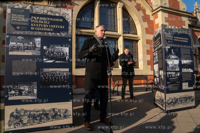 Plac przed Dworcem Głównym PKP w Gdańsku. Otwarcie...