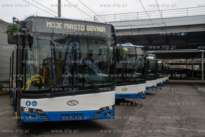 Gdynia. Przekazanie 6. nowyh trolejbusów zakupionych...