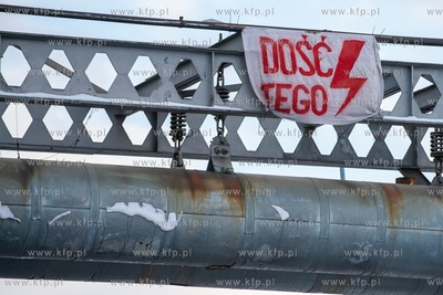 Gdańsk, ul. Marynarki Polskiej.  Na konstrukcji magistrali...