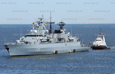 Okrety 12 panstw uczestniczacych w miedzynarodowych...
