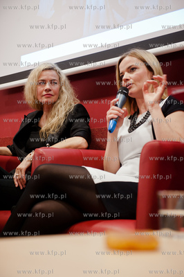 Gdansk. Biblioteka Manhattan w CH Manhattan. Promocja...