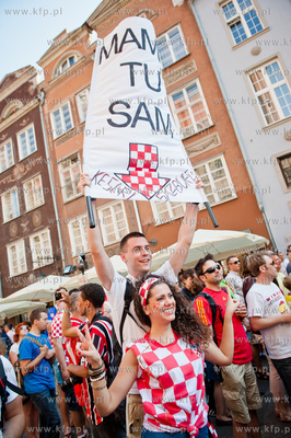 Gdansk. Ulica Dluga. Chorwaccy kibice na ulicach Glownego...