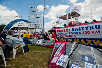 Gdynia. Port Jachtowy. Konferencja prasowa trzykrotnego...