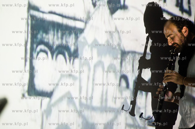 Gdansk. Centrum Sw. Jana. Swiatowa premiera performensu...