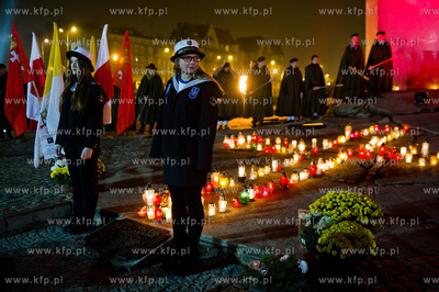 Gdansk. Plac Solidarnosci. Swieto Zmarlych. Litania...