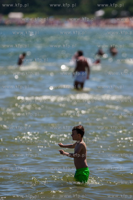 Upalny, bardzo sloneczny, sobotni dzien na plazy i...