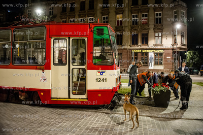 Gdansk. Dolne Miasto. Operacja ustawiania zabytkowego...