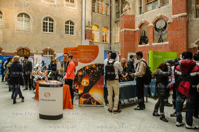 Politechnika Gdanska. Dziedziniec Heweliusza. Targi...