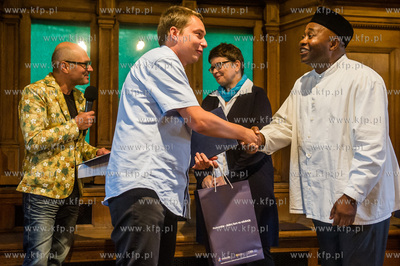 Ratusz Staromiejski w Gdansku. Uroczystosc wreczenia...