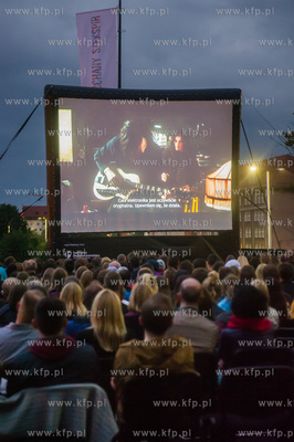 Gdańsk. Inauguracja II edycj kina na dachu Teatru...