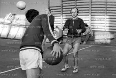 Trening piłkarzy Arki Gdynia w hali sportowej WSWF...