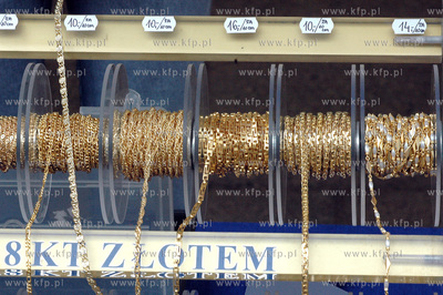 Gadzety z Jarmarku Dominikanskiego 2006
Nz. lancuszki...