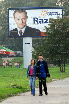 Wyborcze bilboardy Platformy Obywatelskiej przy ul....
