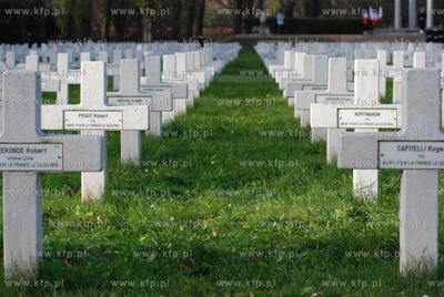 Wojskowy Cmentarz Francuski przy Powstancow Warszawskich...