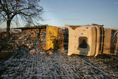 Kolbaskowo. Zachodniopomorskie. Na krajowej drodze...