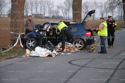 Wypadek na drodze miedzy Koscieliczkami a Tralewem...