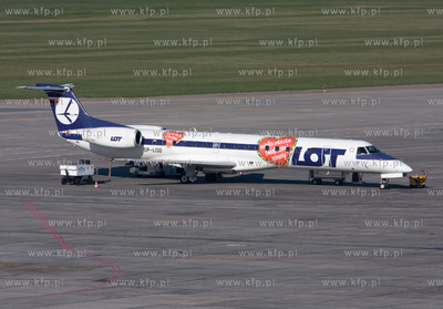 Gdansk, Rebiechowo. Nz. Embraer EMB-145MP linii LOT
21.04.2009
fot....