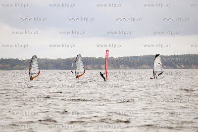 Rewa - pomorski raj dla fanow windsurfingu i kitesurfingu.
26.09.2009
fot....