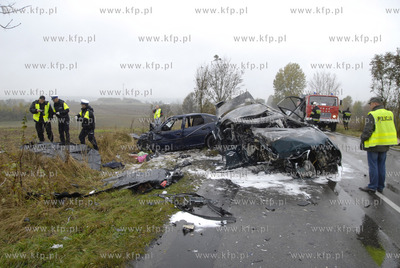 Borzytuchom pod Bytowem. W czolowym zderzeniu dwoch...