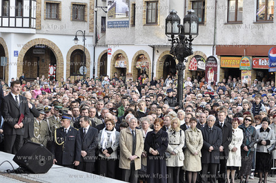 Cialo tragicznie zmarlego, w katastrofie lotniczej...