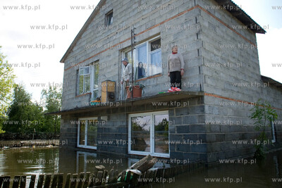 Juliszew NZ Zalane domy.Mieszkancy w obawie przed szabrownikami...