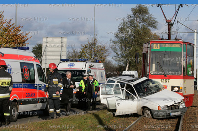 Wypadek na ulicy Budzysza i Sucharskiego. Samochod...