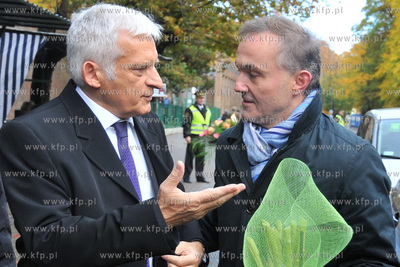 Cmentarz witominski w Gdyni. Przewodniczacy Europarlamentu...