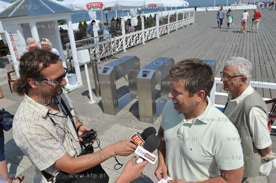 Molo w Sopocie. Wiceprezydent Sopotu Bartosz Piotrusiewicz...