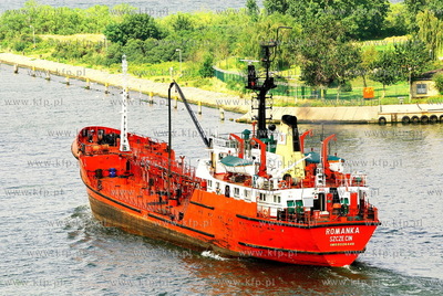 Gdansk, Port Gdanski.  Tankowiec pomocniczy "Romanka"...