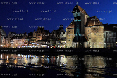 Gdanski Zuraw - najstarszy symbol Gdanska zostal oswietlony...