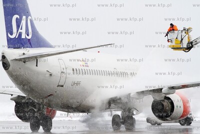 Wiosna w zimowej szacie w Porcie Lotniczym Gdansk im....