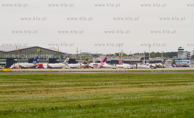 Port Lotniczy Gdansk im. Lecha Walesy. Nz. Widok na...