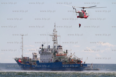 Gdynia ,akwen miedzy wejsciem poludniowym Portu Gdynia...