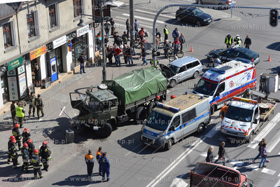 Na skrzyzowaniu ulic 10 Lutego i Swietojanskiej w Gdyni...